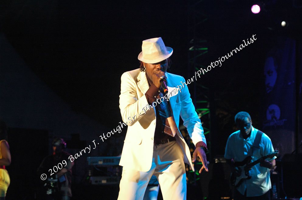 Da'ville @ Reggae Sumfest 2009 - International Night 2 - Reggae Sumfest 2009,Catherine Hall, Montego Bay, St. James, Jamaica W.I. - Saturaday, July 25, 2009 - Reggae Sumfest 2009, July 19 - 25, 2009 - Photographs by Net2Market.com - Barry J. Hough Sr. Photojournalist/Photograper - Photographs taken with a Nikon D70, D100, or D300 - Negril Travel Guide, Negril Jamaica WI - http://www.negriltravelguide.com - info@negriltravelguide.com...!